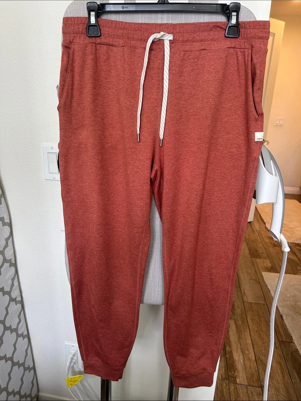Vuori Women’s (M) cinnamon heather Performance Jogger - Picture 1 of 5